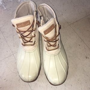 Sperry Since 1935 creamy color